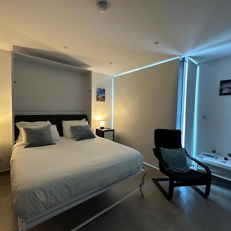 E1 Apartment High Level Sea View Gibraltar Extérieur photo