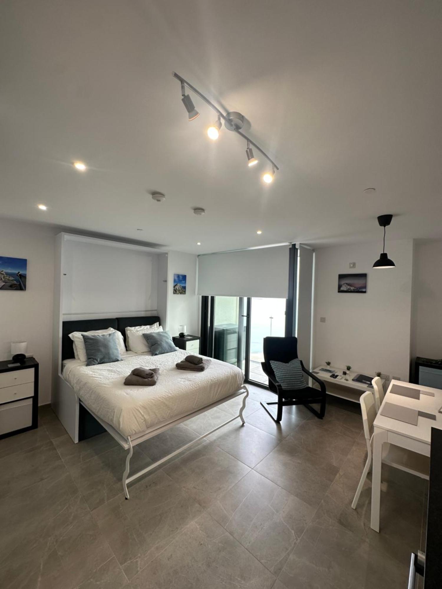 E1 Apartment High Level Sea View Gibraltar Extérieur photo